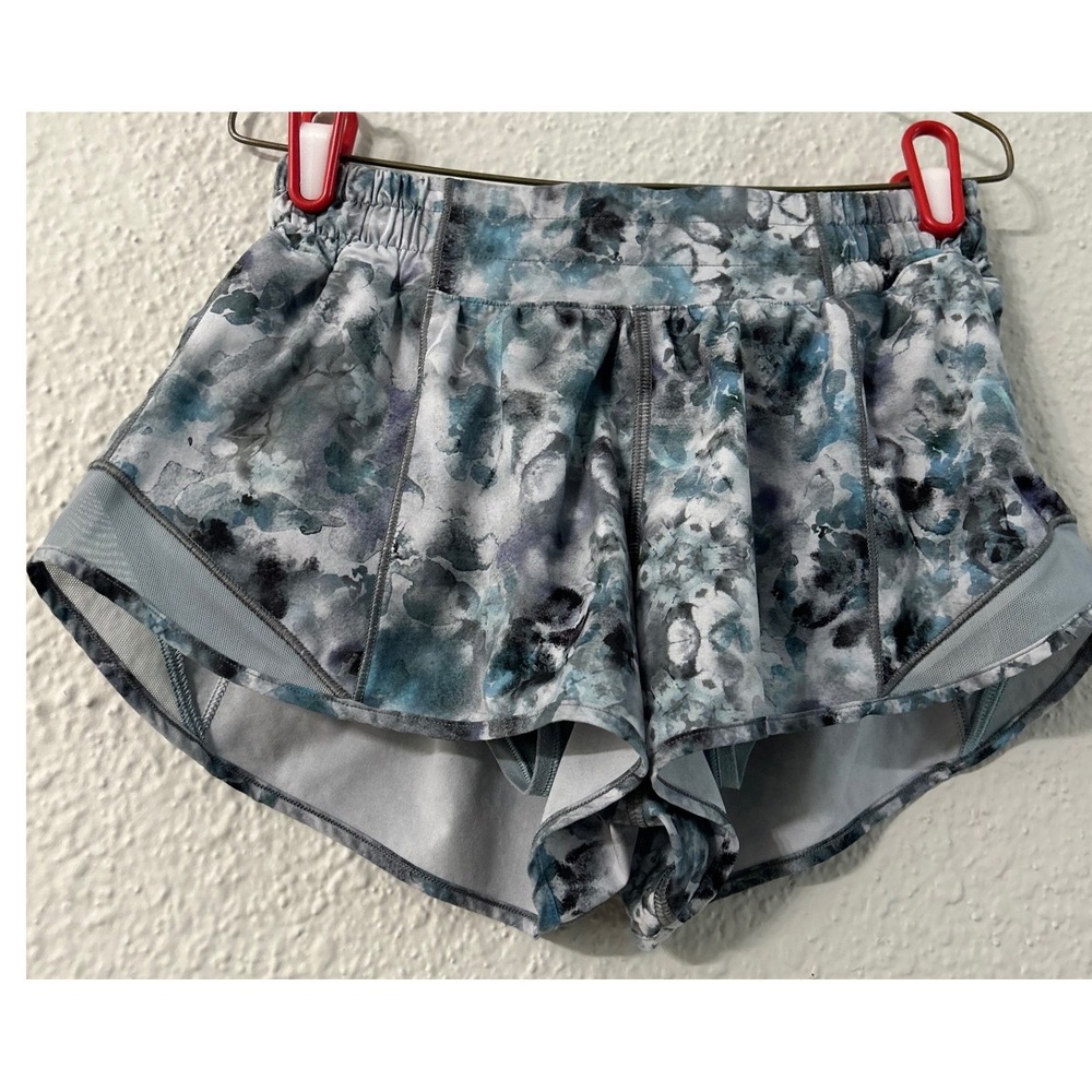 Lululemon Hotty Hot Lined Short 2.5 Blue Floral Watercolor Size 4